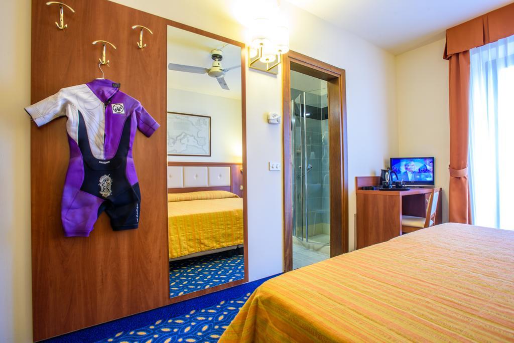Hotel Benaco Torbole Sul Garda Exterior photo